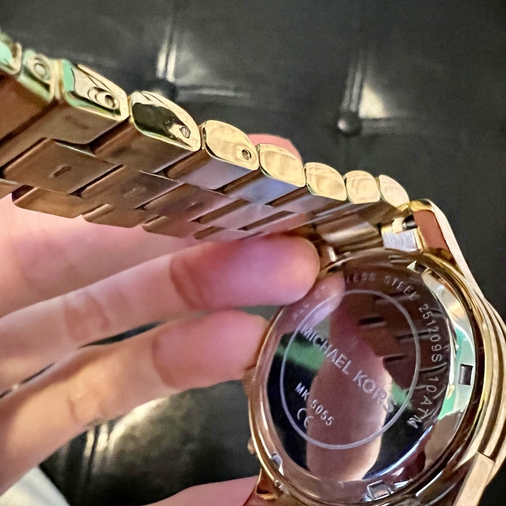 Preowned Michael Kors women watch gold tone ⭐️⭐️⭐️ - Picture 6 of 11